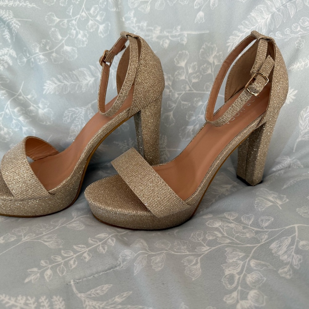 Top Moda Shimmering Gold Heels- Size 8
